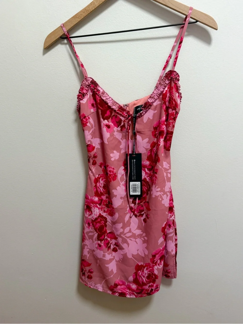 White fox boutique that one friend pink floral mini dress rose going out date - Picture 4 of 5